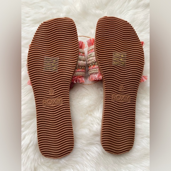 New! Roxy Sandals - Picture 3 of 3